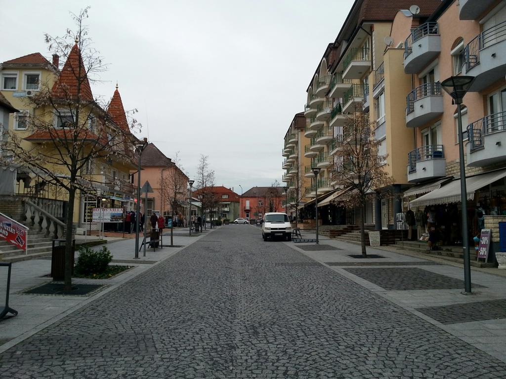Pedestrian Street Apartment Heviz Luaran gambar